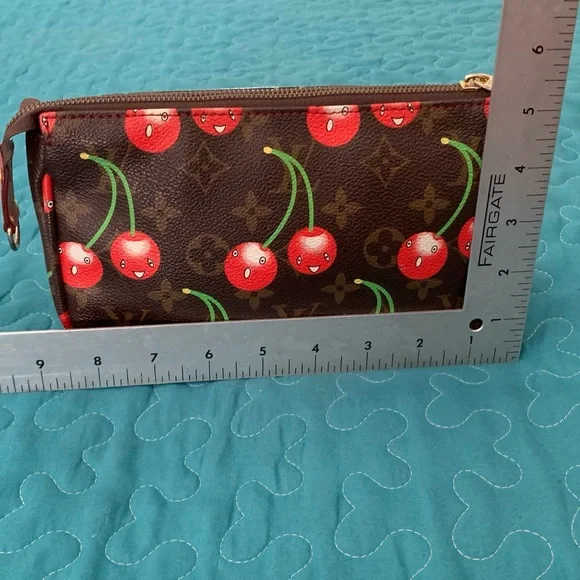 Louis Vuitton -Rare to Find Limited Edition Takashi Murakami Cerises Pochette - Picture 15 of 16